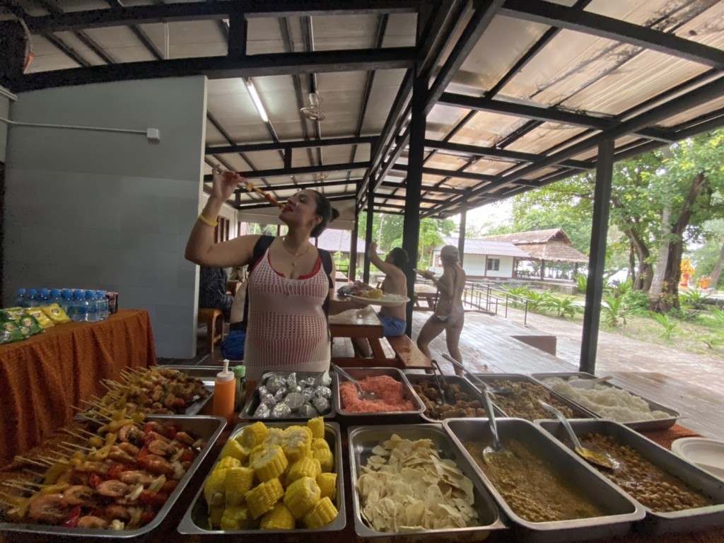  7 Islands + Sunset tour by speedboat with BBQ dinner