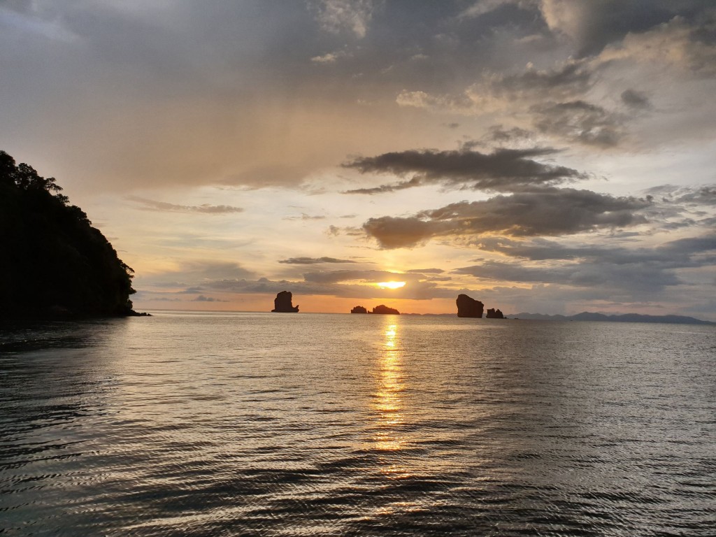 7 Islands + Sunset tour by Longtail boat with BBQ dinner